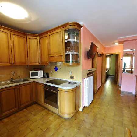 Casa Longa By 아파트 리비뇨